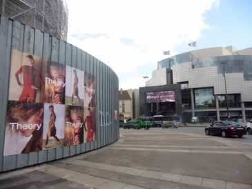 Theory profite de la Fashion Week pour dévoiler des visuels inédits