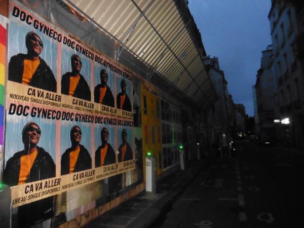 Doc Gyneco s'exhibe dans la rue pour son retour