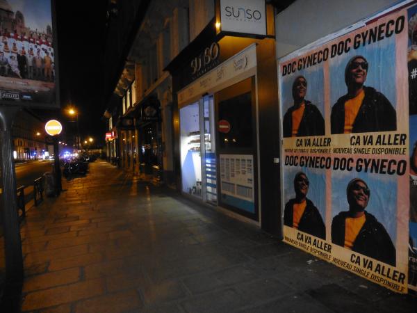 Doc Gyneco s'exhibe dans la rue pour son retour