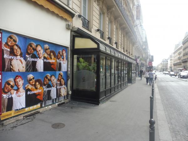 Doc Gyneco s'exhibe dans la rue pour son retour