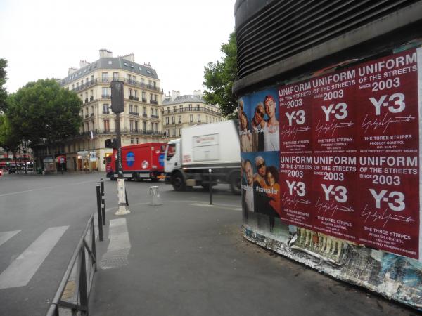 Y-3 s’affiche en Affichage Sauvage de manière forte et percutante !