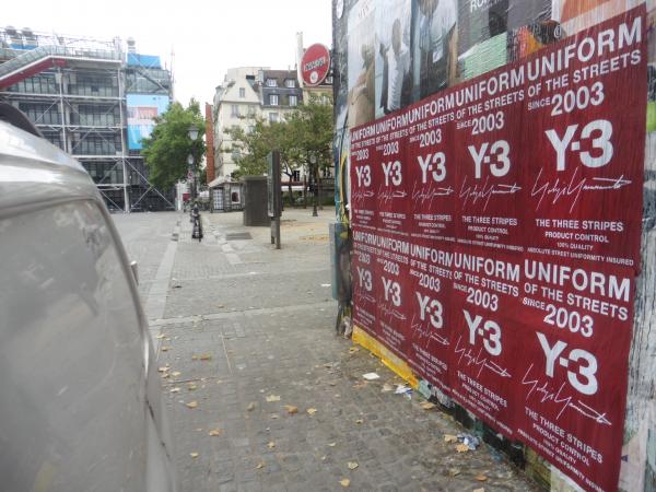 Y-3 s’affiche en Affichage Sauvage de manière forte et percutante !