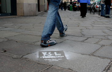 Yves Saint Laurent dévoile son Manifesto avec le Clean Tag